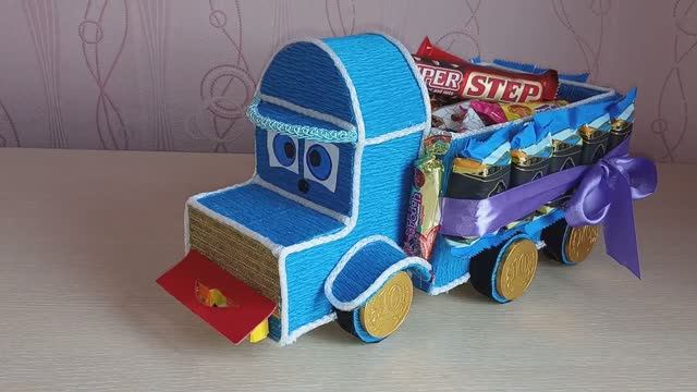 Машина со сладостями для детей к новому 2026 году