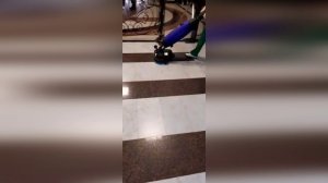 Метлана М4 поломоечная машина в вестибюле Бизнес центра