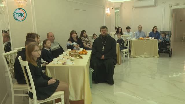 Во Дворце бракосочетаний чествовали мам, с непростой судьбой смотреть онлайн