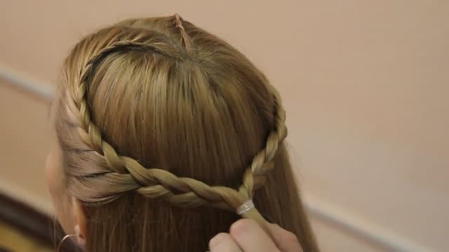 Как заплести косу в виде сердца