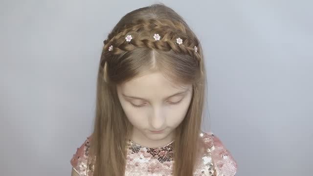 Ободок из косы - прически для девочек