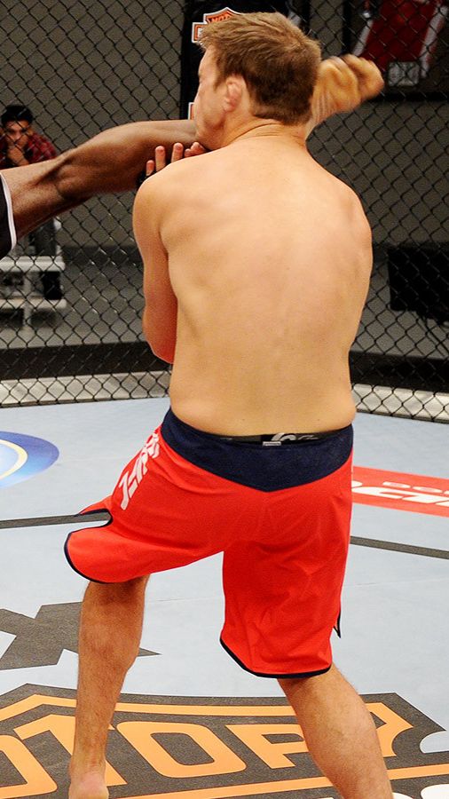 Боевые искусства. Удары ногами. смотреть онлайн