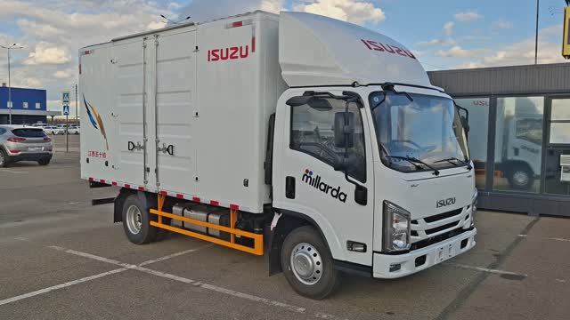 Промтоварный фургон Isuzu Elf шасси ЕМ7, категории "В" (152 л.с. 6МКПП) смотреть онлайн