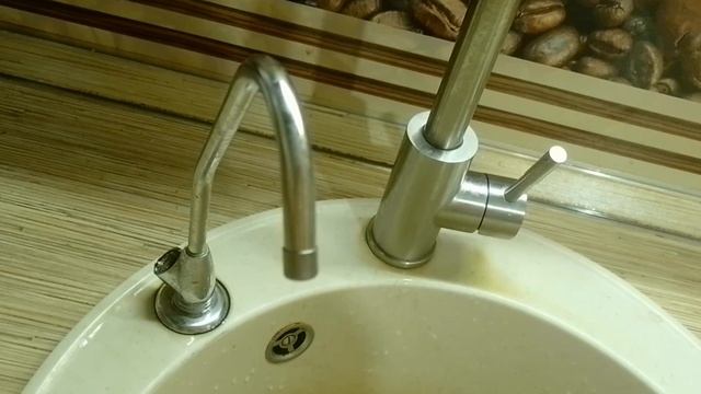 Обзор: освежитель воздуха автомобиля; кранбукса для фильтра питьевой воды.