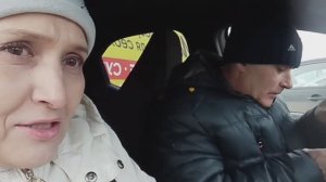 Выходной/Ищем экокожу и пистолет для обивки кухонного уголка/Купили мёд/Кошка первый раз ест кильку/