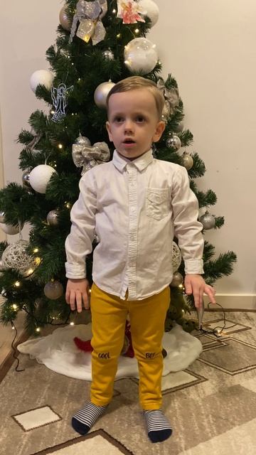 Дед Мороз на меня смотрит! #Новыйгод, #НГ2025, #детскоепоздравление, #юмор, #смешноевидео смотреть онлайн