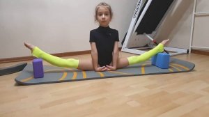 Шпагат. Растяжка шпагата с кубиками для йоги