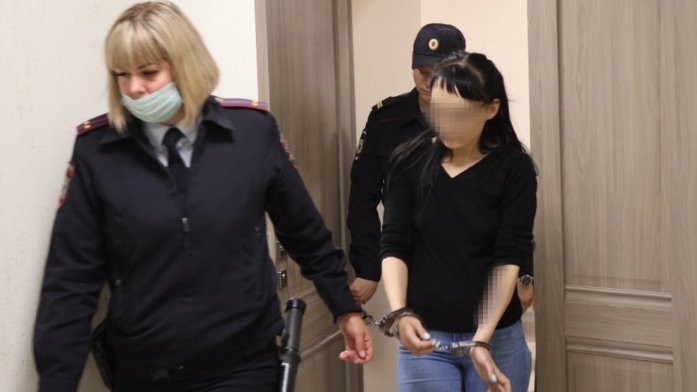 «Обдолбаная Мать» решила проучить непослушную дочь, и.. произошло страшное смотреть онлайн