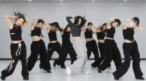 YEJI - AIR DANCE MIRRORED