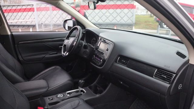 Mitsubishi Outlander смотреть онлайн