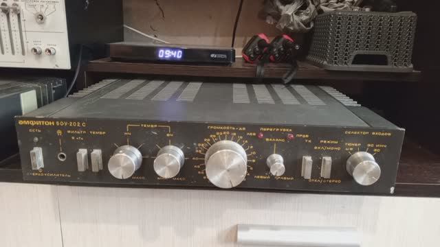 Усилитель  НЧ  Hi-Fi Амфитрион  50у -202С , 1991 год чёрный .