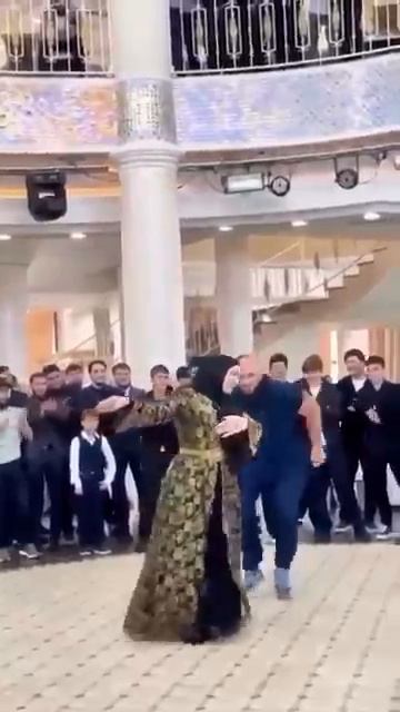 Танцует лезгинку на свадьбе смотреть онлайн
