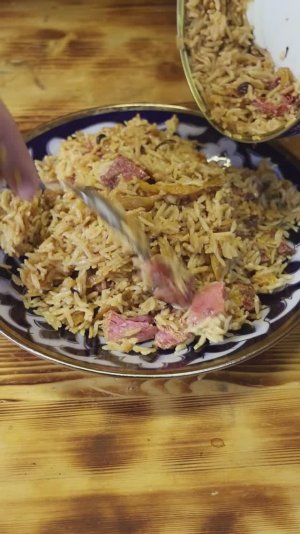 банка консервированного плова за 1000 рублей А что внутри ?