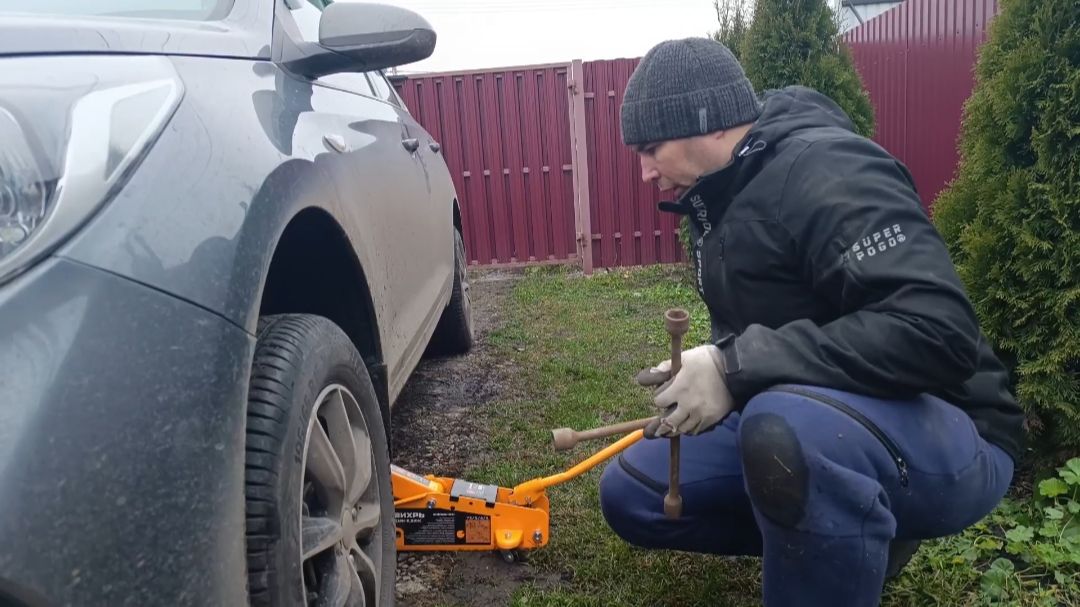 КЛЕИМ ОБОИ/ГРУНТУЕМ СТЕНЫ/ПОМЕНЯЛ РЕЗИНУ НА МАШИНЕ/ХЛАМА МЕНЬШЕ смотреть онлайн