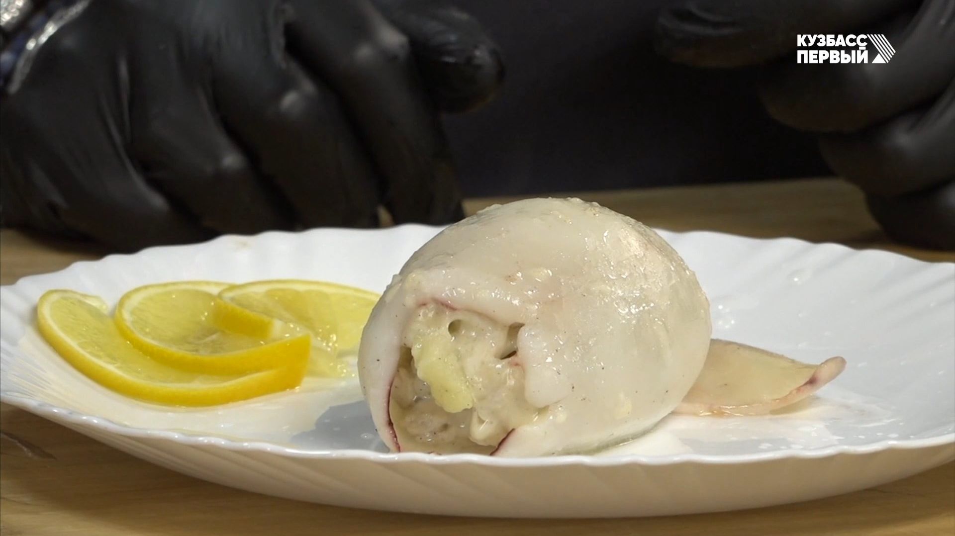 Готовим с Дикраном. Кальмар фаршированный сыром и курицей и имбирный чай с лимоном смотреть онлайн