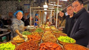 уличная еда Китая. сосиски, хрустящая рыбка и прочее.