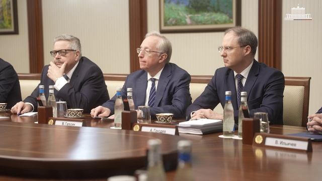 Денис Мантуров встретился с президентом Республики Узбекистан Шавкатом Мирзиёевым смотреть онлайн