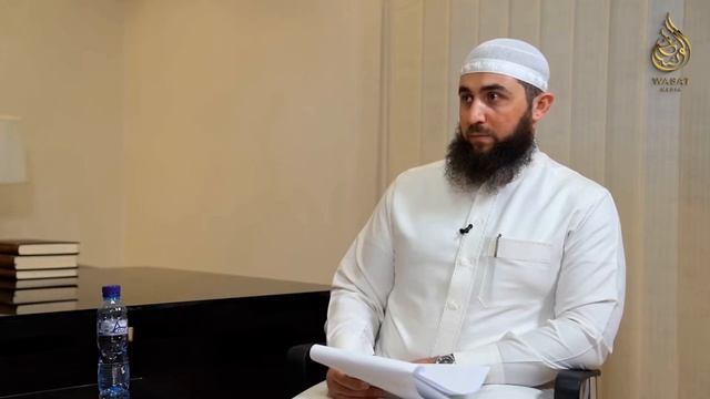 Можно ли поднимать руки в молитве тому, кто придерживается ханафитского мазхаба || Шейх аль-Хаслян смотреть онлайн