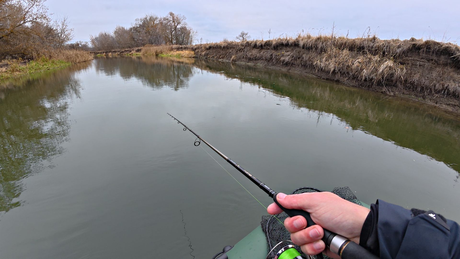 ЗАБРАЛСЯ ЧЕРЕЗ ГРЯЗЬ И БОЛОТА НА ЛЕСНУЮ РЕКУ! Ловля щуки на воблеры. Рыбалка 2025. смотреть онлайн