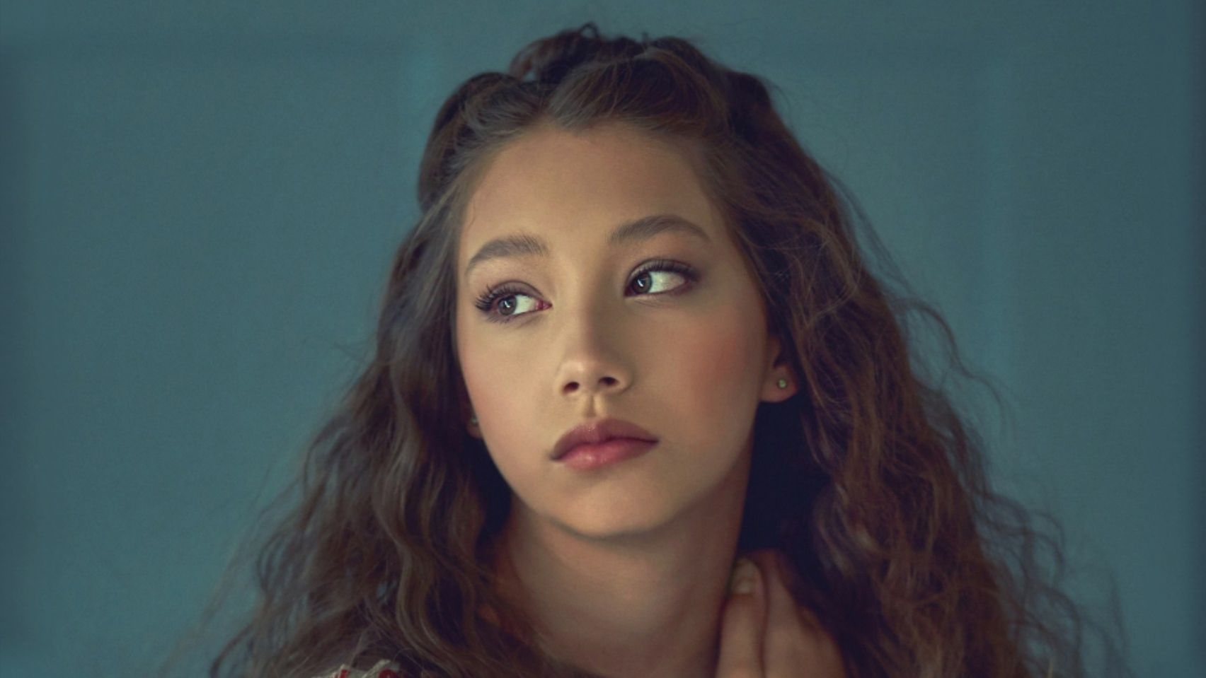 ВЕРЮ (Премьера трека) - Вика Чжан смотреть онлайн