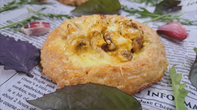 Рецепт для Нового года! Ватрушки с грибами и сыром!😋😋😋 смотреть онлайн