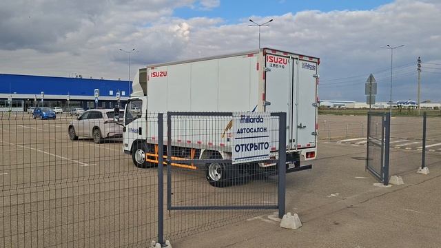 Выдача клиенту изотермического фургона Isuzu категории "В" смотреть онлайн