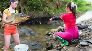 Ловлю рыбу в дикой природе. Добывю рыбу в диких озерах. Жизнь во Вьетнаме