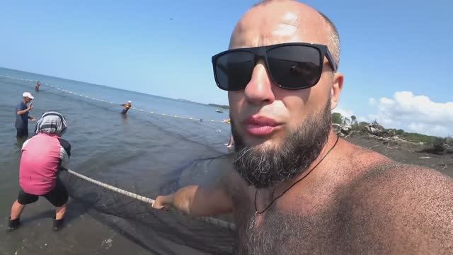 116_Как в Грузии ловят рыбу. Рыбалка волокушей. Кефаль. смотреть онлайн