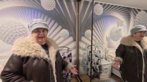 Шикарный подарок от мужа к Новому  году. Выбираю шапочку и примеряю платья. На даче всё  доделали .