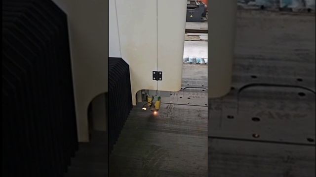 Изготовление промышленного и сельскохозяйственного оборудования на заводе 