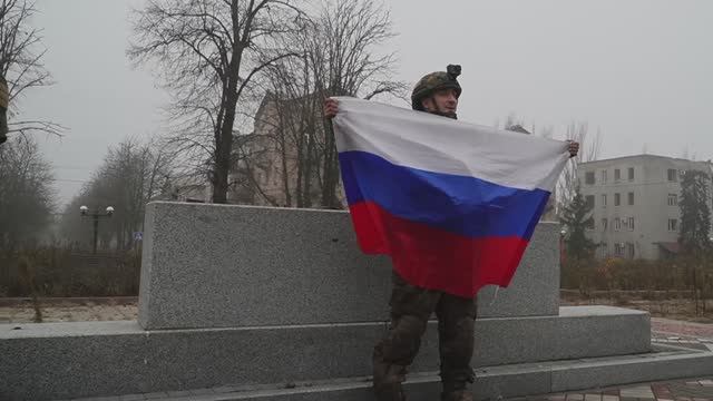 Флаг России развёрнут в центре Красноармейска смотреть онлайн