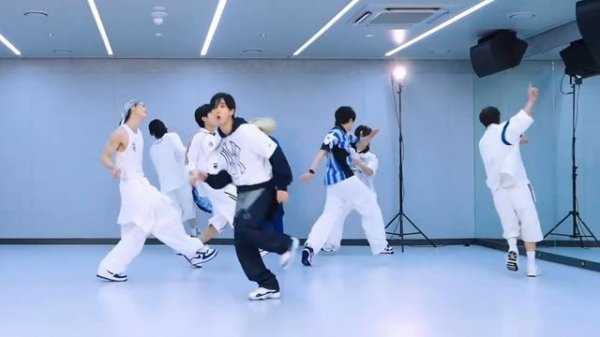 STRAY KIDS - CEREMONY DANCE MIRRORED
