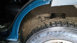 Нива Тревел, мусор в крыле, коврик, защита задних арок.