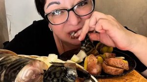 Ой, а давайте просто поедим рыбку/Мукбанг Скумбрия копченая