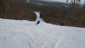 Спуск на горных лыжах. Слалом! Свободный спуск.