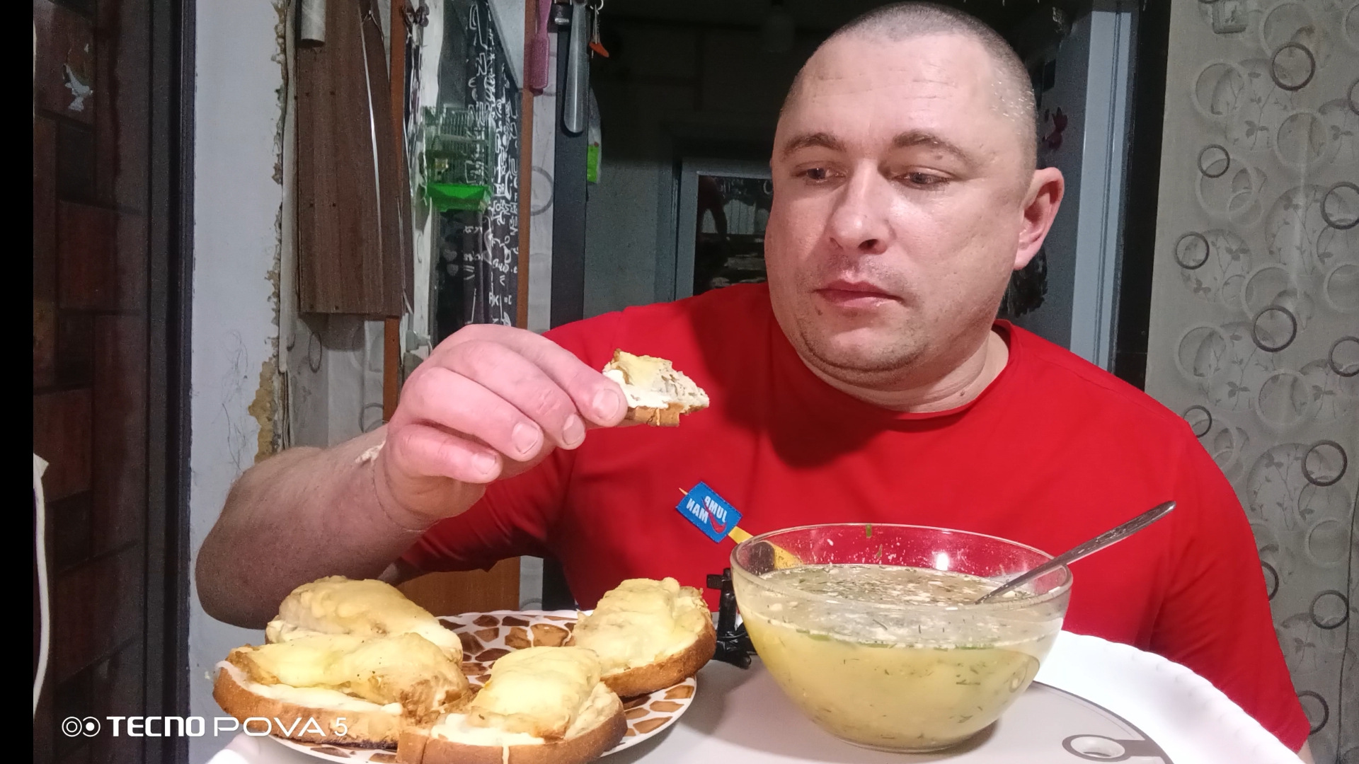 мукбанг/обжорыч/гороховый суп, бутерброды с красной рыбой/ смотреть онлайн