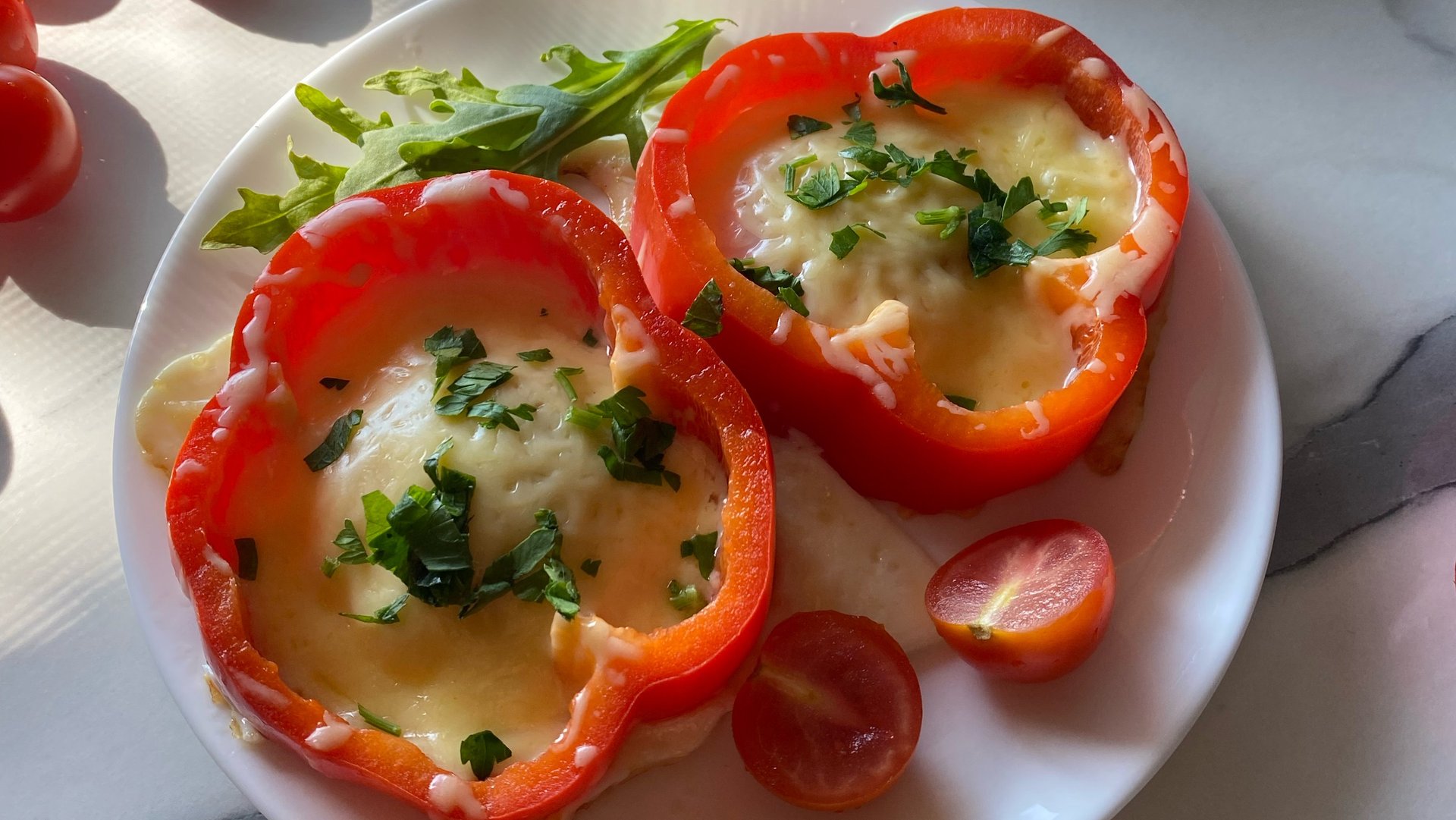 Завтрак за 15 минут. Яичница в болгарском перце. смотреть онлайн