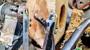 Стругающие токарные резцы для выборки полостей внутри заготовок.