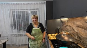 Готовлю ужин  который будет каждому по вкусу.