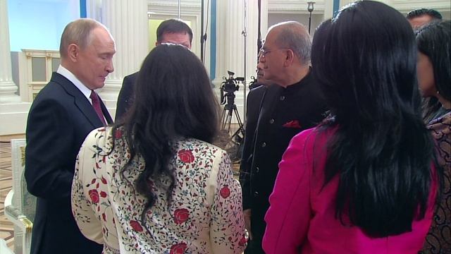 Владимир Путин. Беседа с журналистами и руководством телеканалов Aaj Tak и India Today 4.12.2025 смотреть онлайн