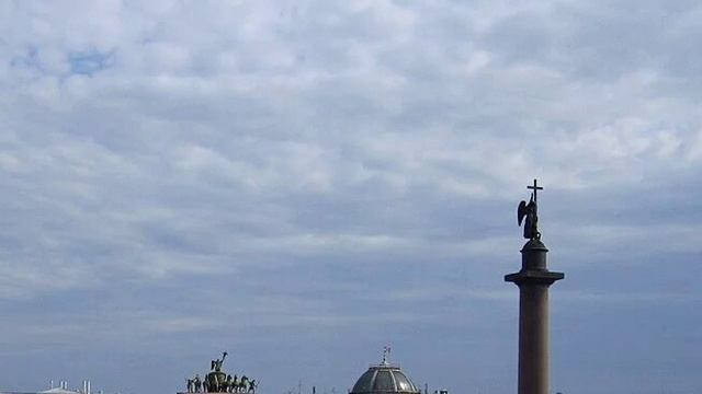 Дворцовая площадь и Зимний дворец