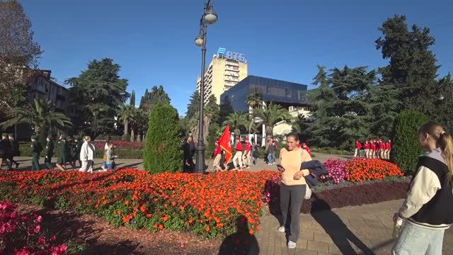 Сочи. Ул. Навагинская. Морпорт. Приморский парк. Набережная. День народного единства. смотреть онлайн