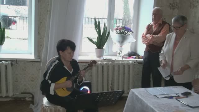 "Гляжу в озера синие" - на домре исполняет Наталья Ермакова смотреть онлайн