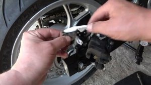 Honda NC750X замена задних тормозных колодок
