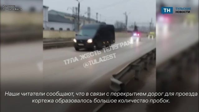 Кортеж Дмитрия Медведева заметили у Московского вокзала смотреть онлайн