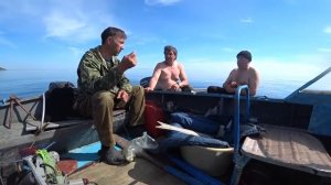 Рыбалка на треску в Белом море.Меня атакавали пираты на резиновой лодке.