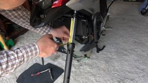 Honda NC750X замена масла в передней вилке часть 2  практическая