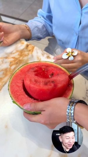 Брат Синь Юэ хочет арбуз