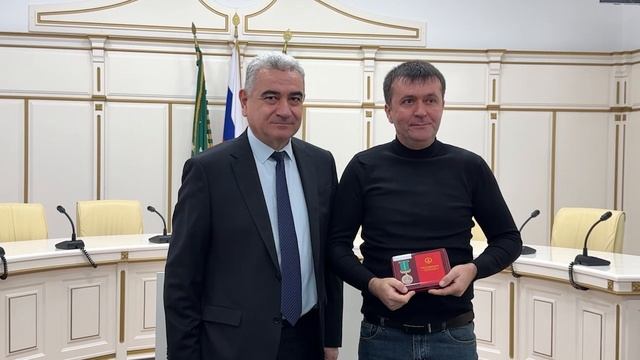 04-12-2025 г. Вручение памятных знаков волонтёрам смотреть онлайн