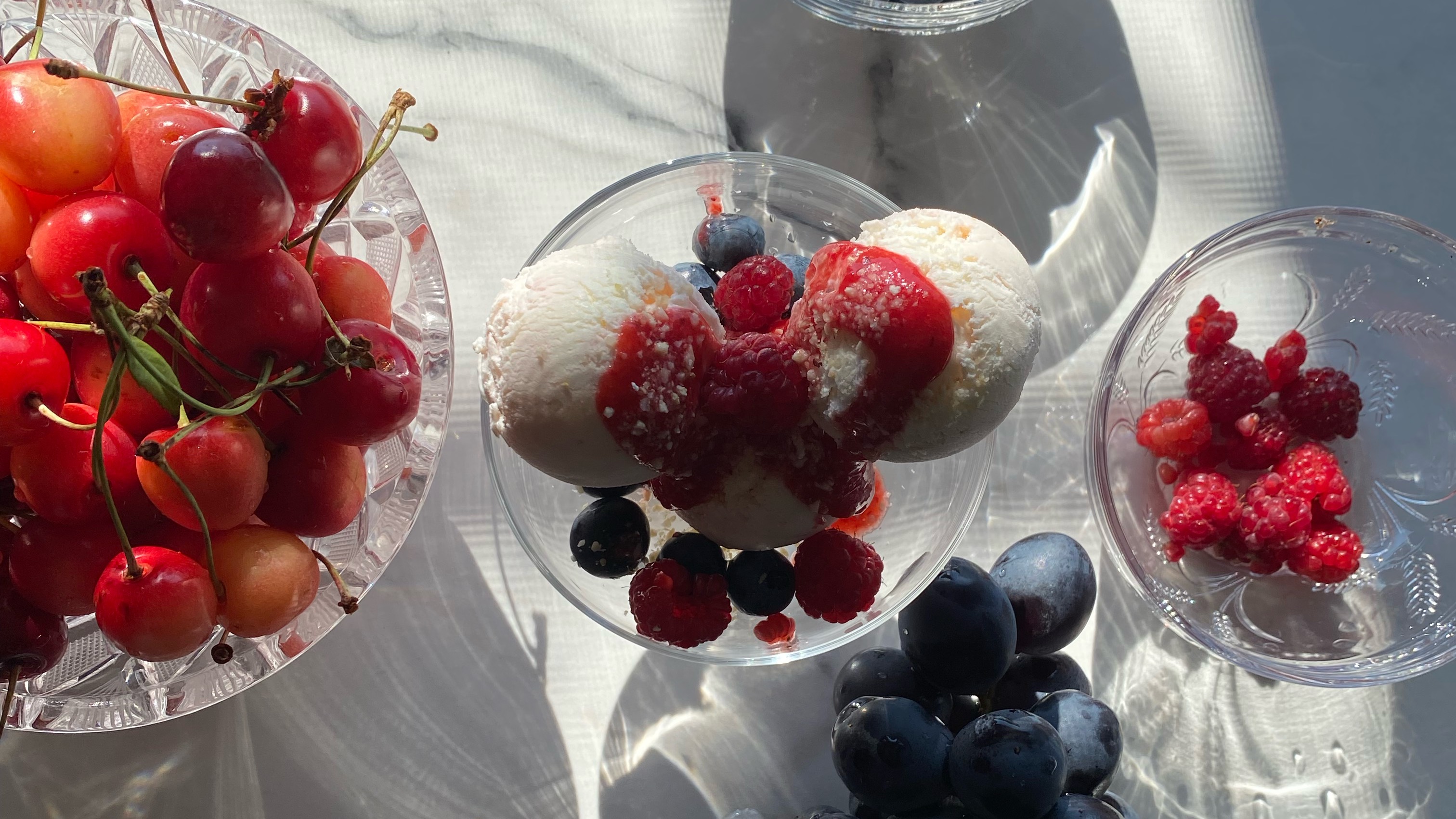 Мороженое пломбир с клубникой. смотреть онлайн